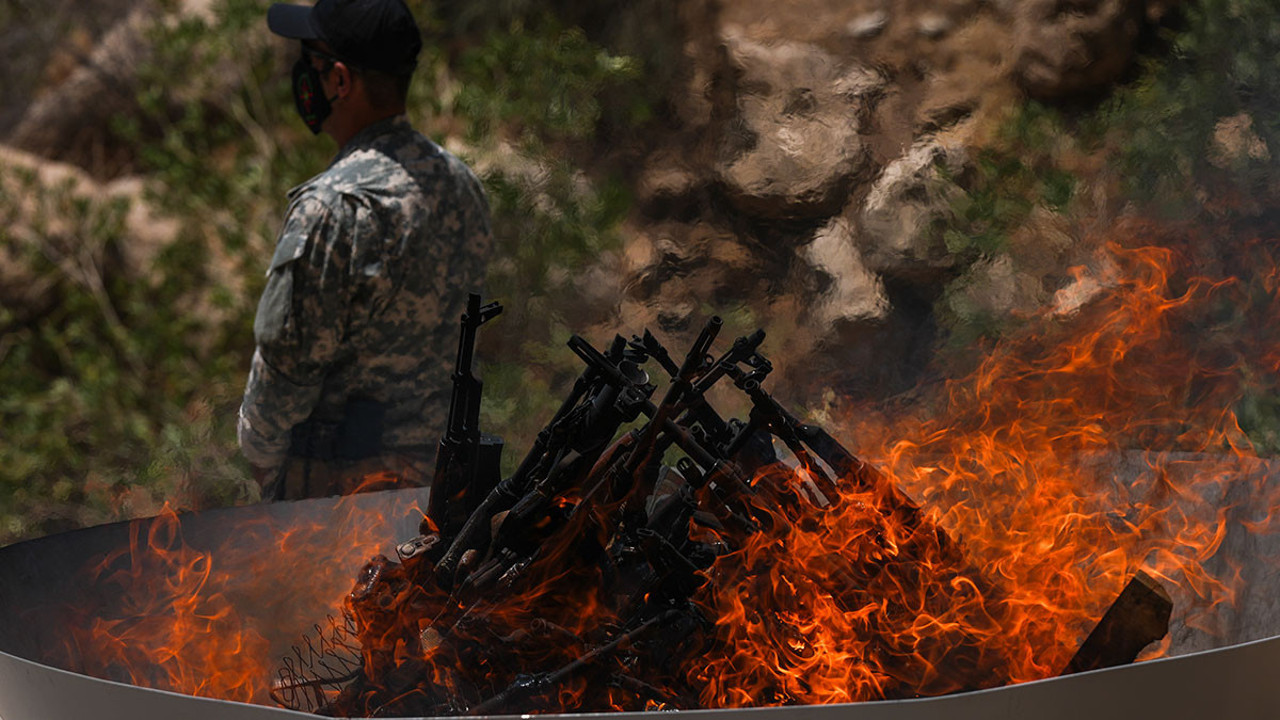 Silahlar yakıldı, yüzlerce terörsit serbest bırakıldı!