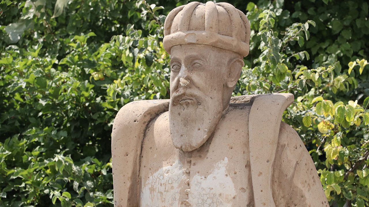 Mimar Sinan'ın heykeli onarıldı