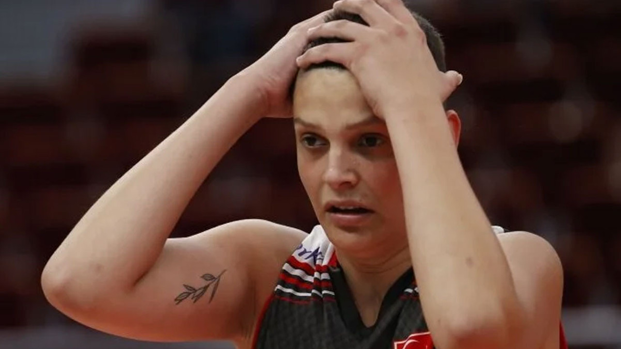 Ebrar Karakurt’a yangın günlerinde eğlence tepkisi