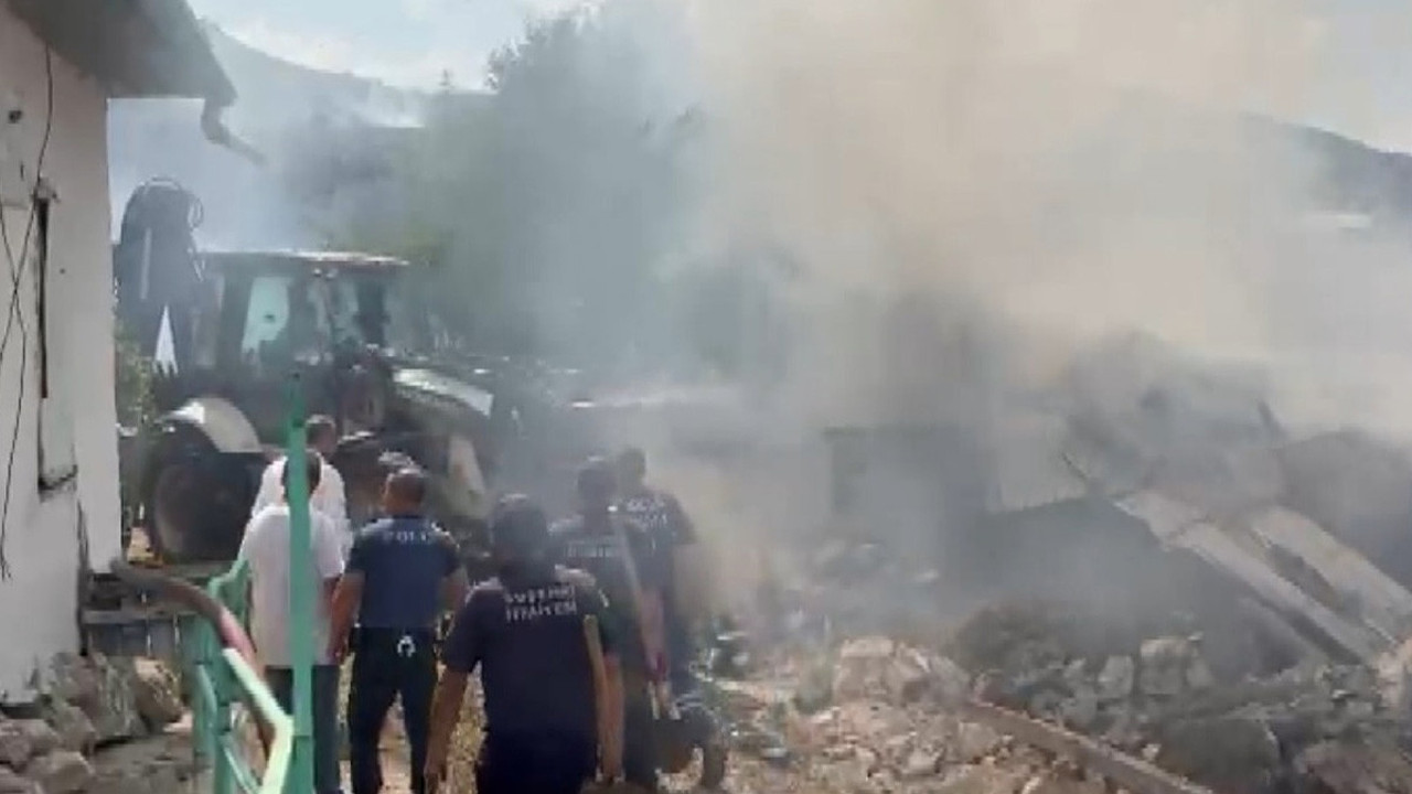 Abdurrahman Köyü'nde felaket! Yangın evleri yuttu