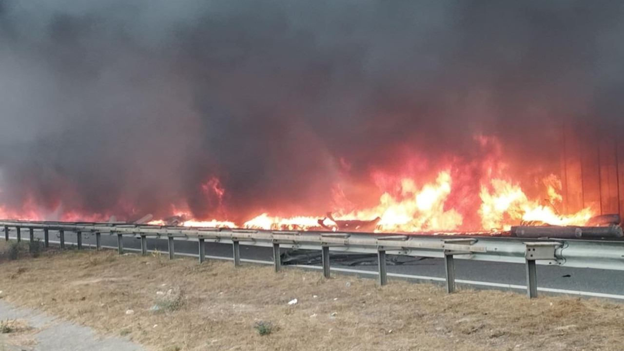 Devrilen TIR, alev alev yandı