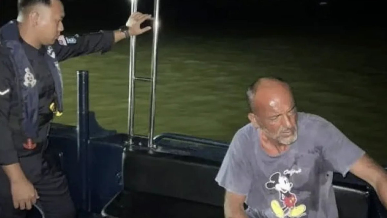 Türklerin teknesi fırtınada alabora oldu! Türkiye'ye gelmek için yelken açtılar