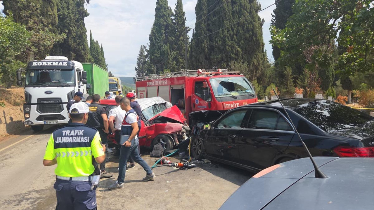 İznik’te yağmur sonrası feci kaza! Önce duvara sonra araca çarptı
