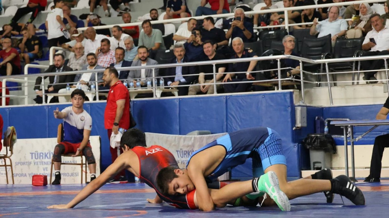 Artvin’de uluslararası güreş turnuvası düzenlendi