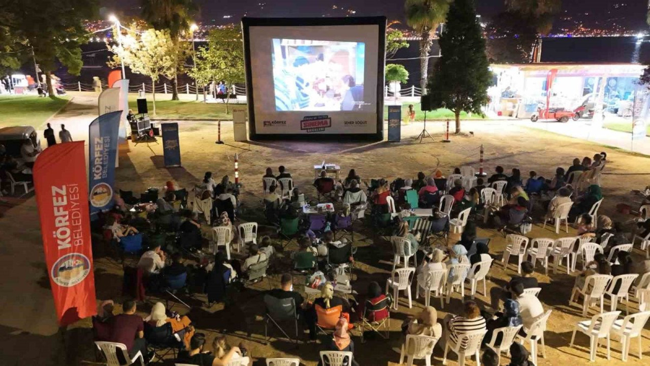 Tütünçiftlik’te sinema şöleni: 'Neşeli Günler' gecesi!