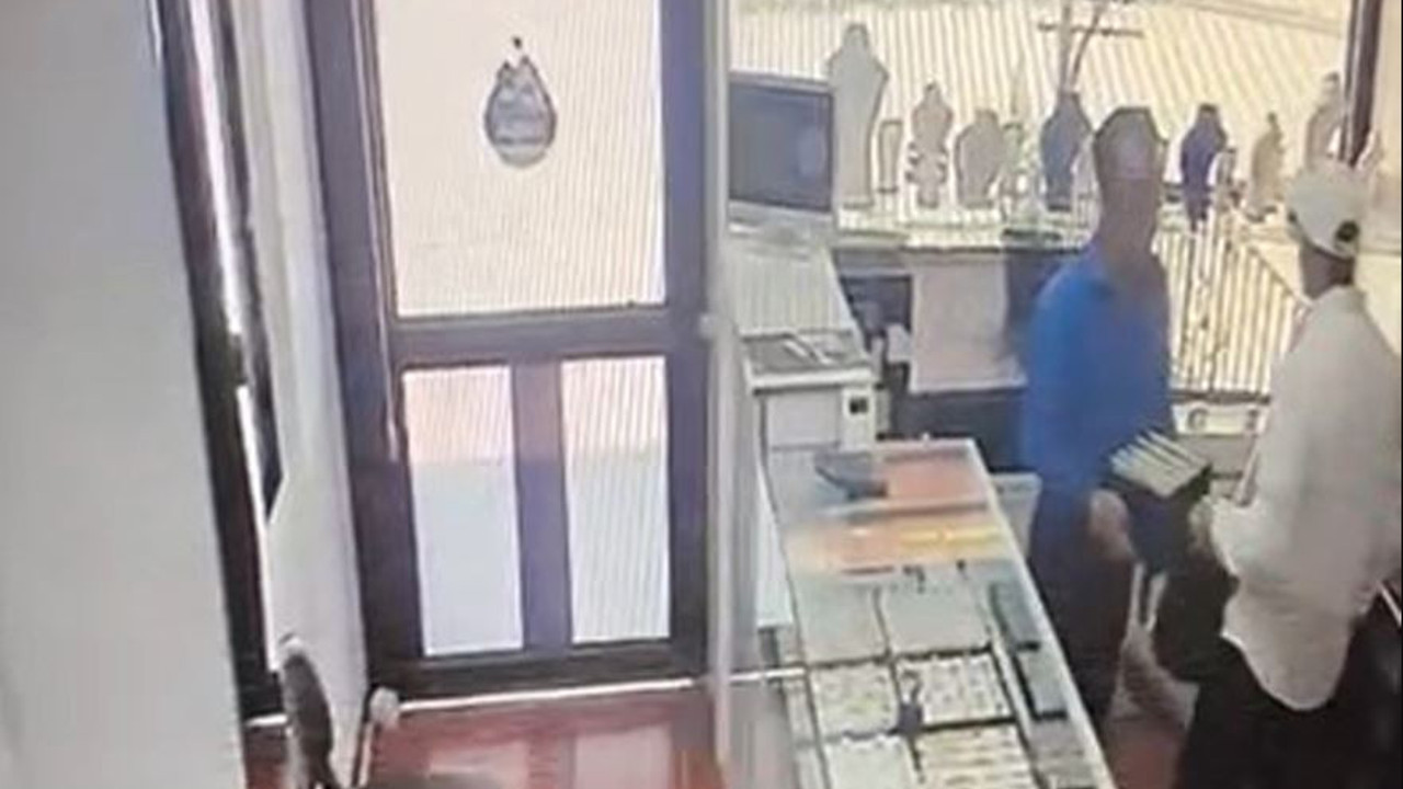 Kuyumcudan 18 adet bilezik çaldı! Ormanda yakalandı! İfadesi şok etti