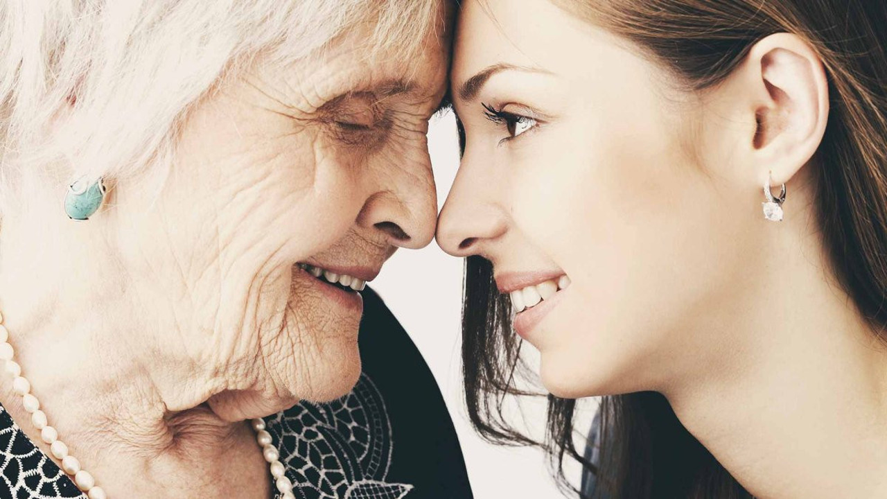 Yaşlanma bulaşıcı mı? Uzmanlar ve bilim bakın ne diyor