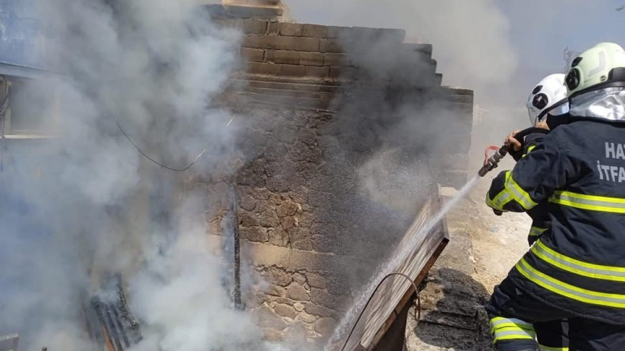 Fabrikanın deposunda korkutan yangın!