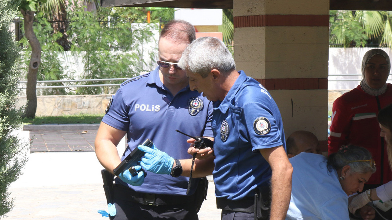 Antalya’da şok olay! Eşiyle tartıştı: Parkta tabancayla kendini vurdu