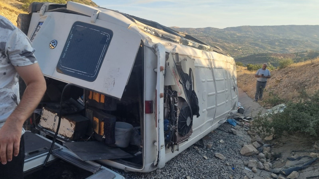 Adıyaman’da tarım işçilerini taşıyan minibüs devrildi: 19 yaralı
