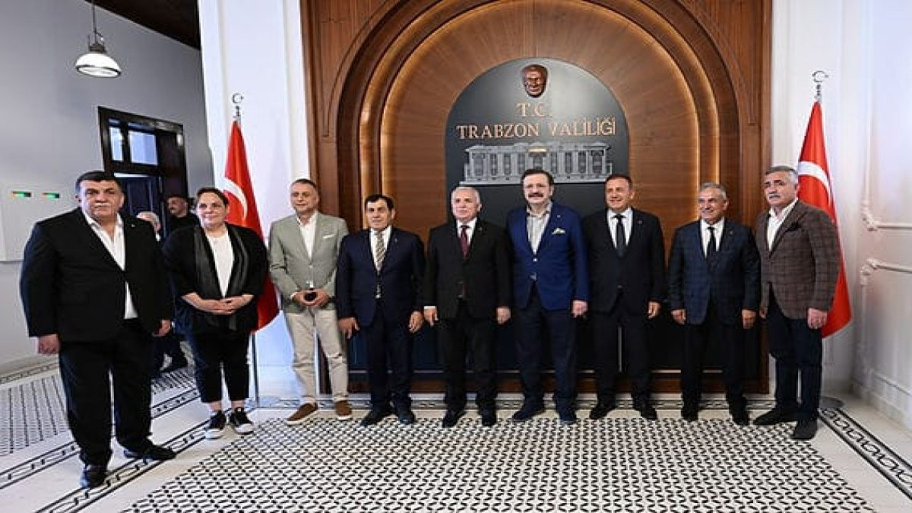 Hisarcıklıoğlu Trabzon’da bahçeye girerek fındık topladı