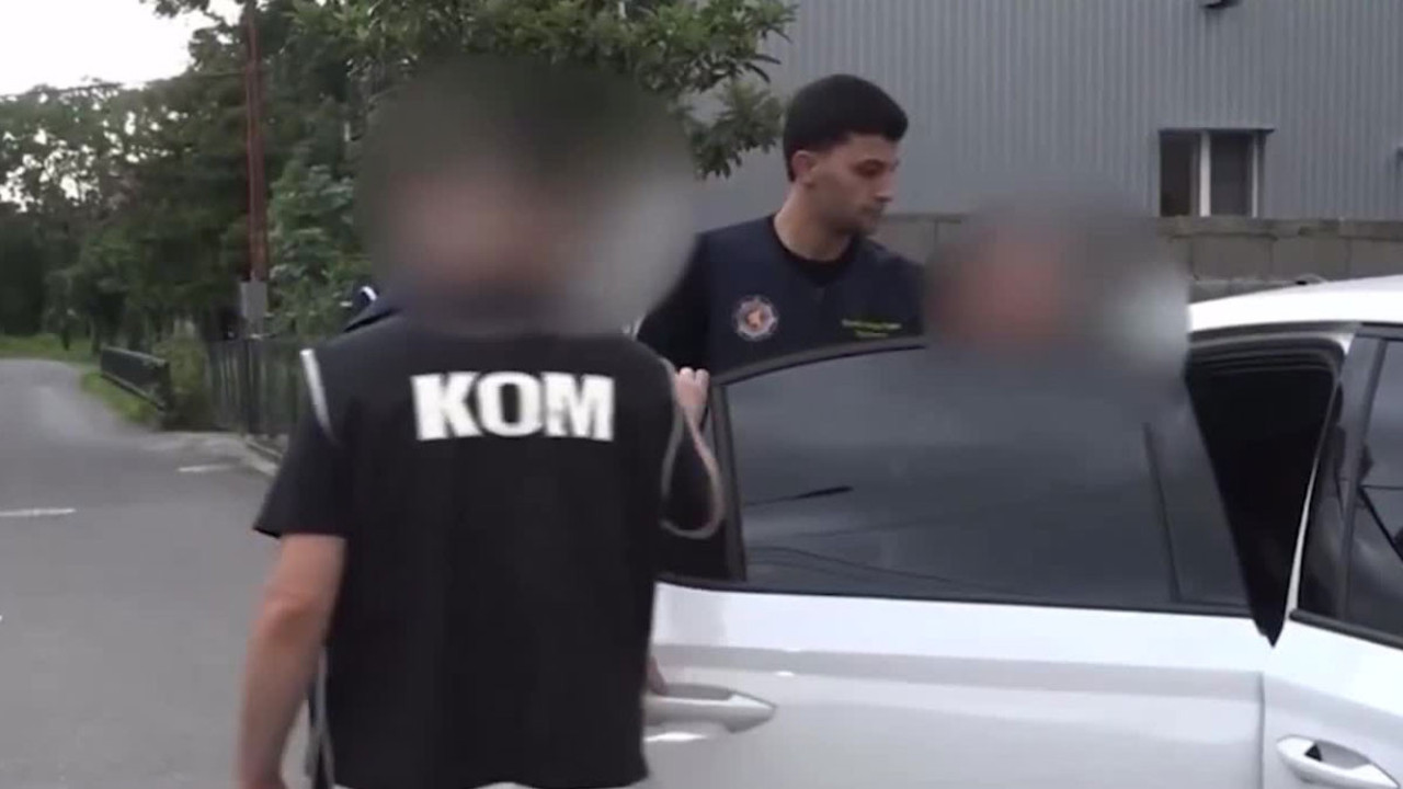 Ali Yerlikaya duyurdu: 14 şahıs yakalandı! Kırmızı bültenle aranıyorlardı