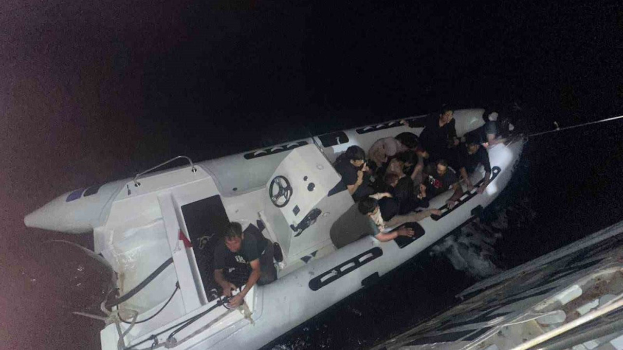 Aydın'da 15 kaçak göçmen kurtarıldı