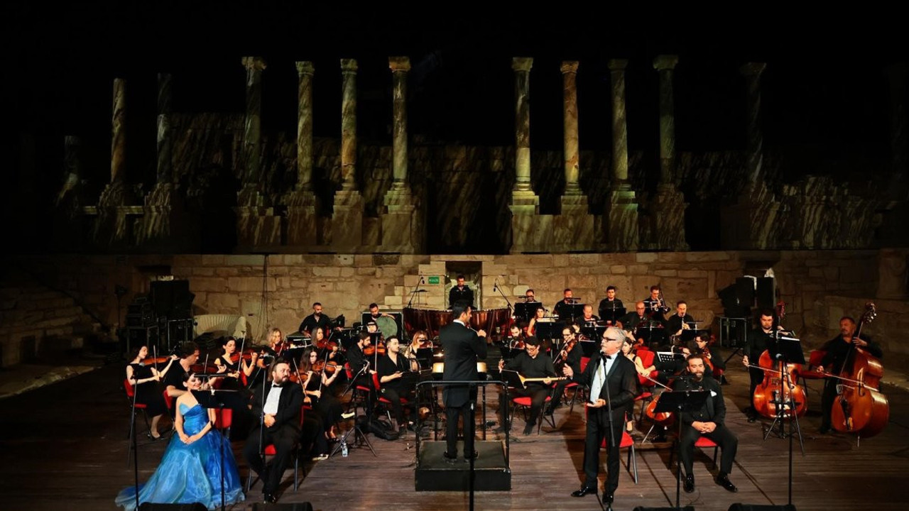 Neşet Ertaş türküleri Laodikya’da senfoniyle yankılandı