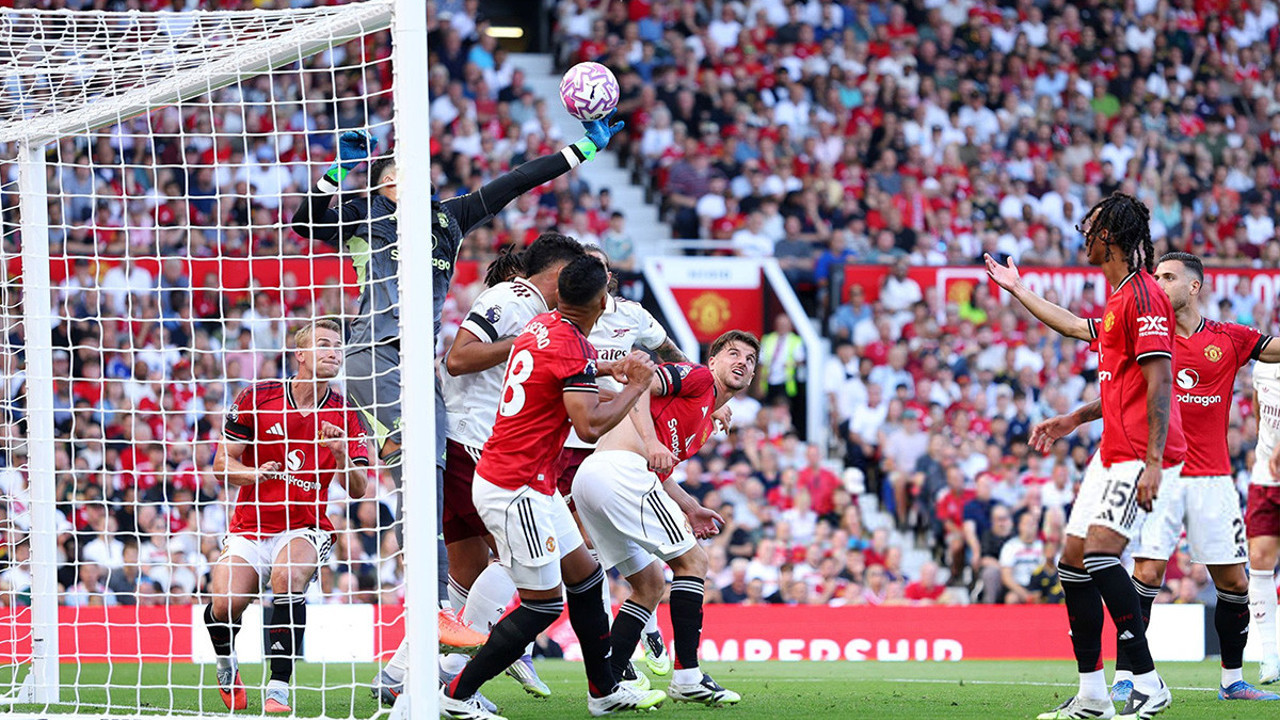 Altay Bayındır öyle bir gol yedi ki! Premier Lig karışacak