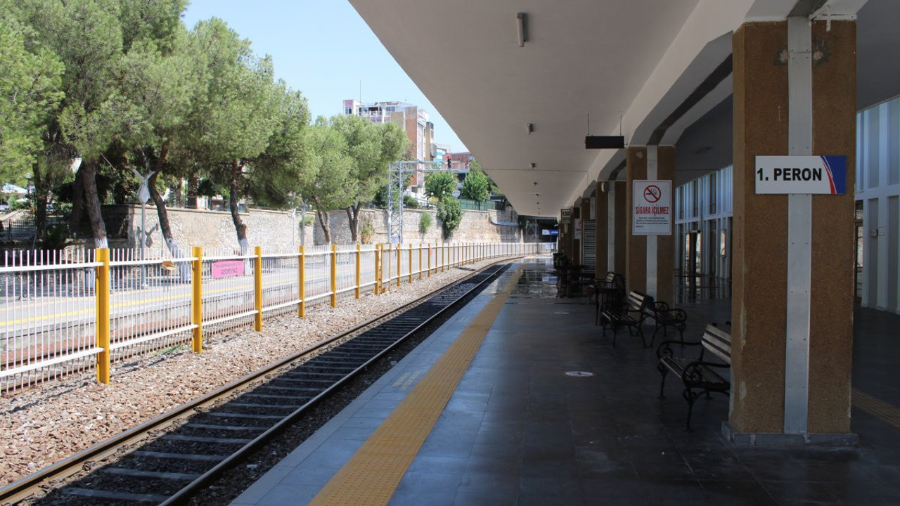 Aydın’da kamu çalışanları iş bıraktı! Tren seferleri iptal oldu! Ceremesini vatandaşlar böyle çekti