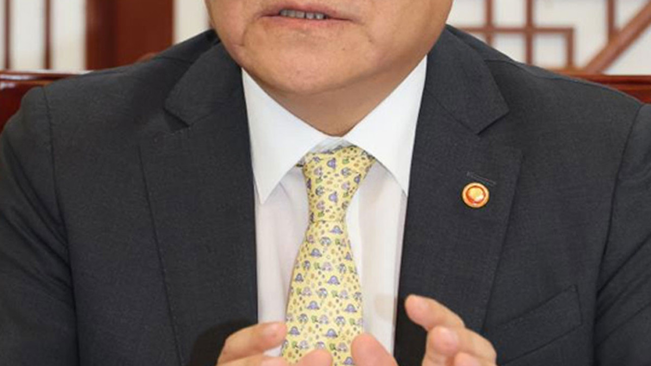 Eski İçişleri Bakanı'na yardım ve yataklık suçlaması!