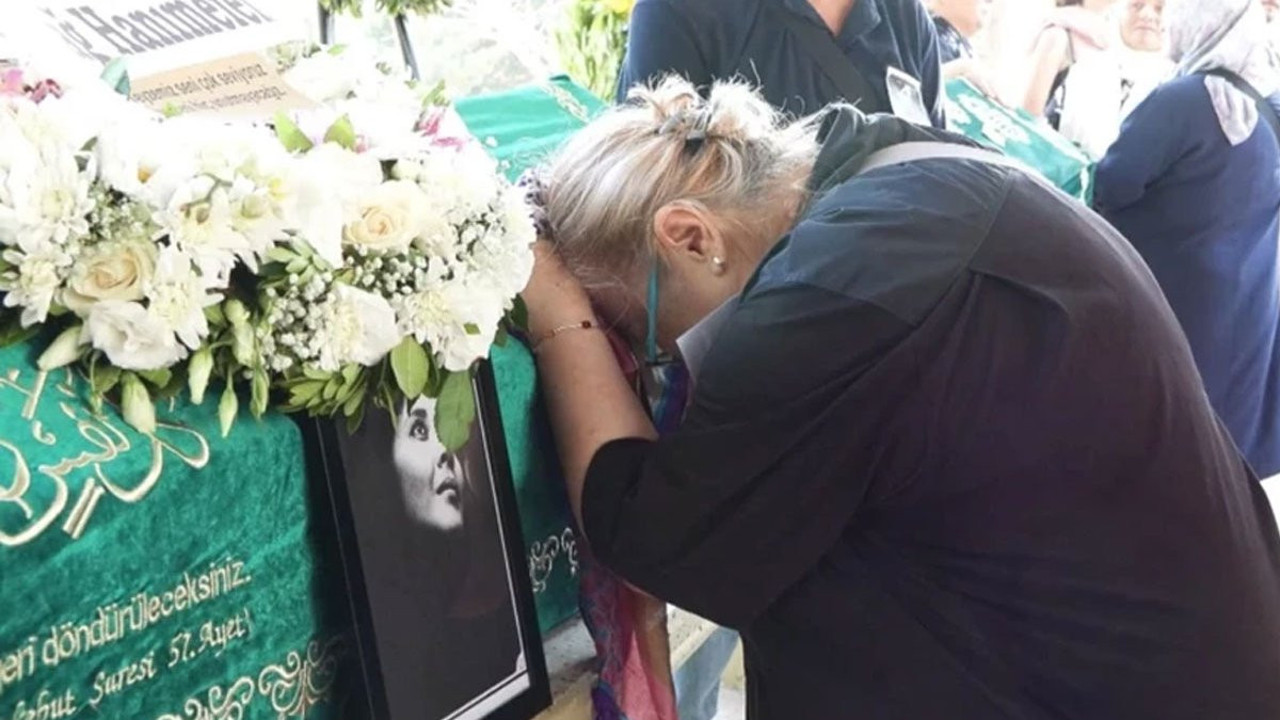 Banu Kırbağ son yolculuğuna uğurlandı! 70'lere damga vurmuştu