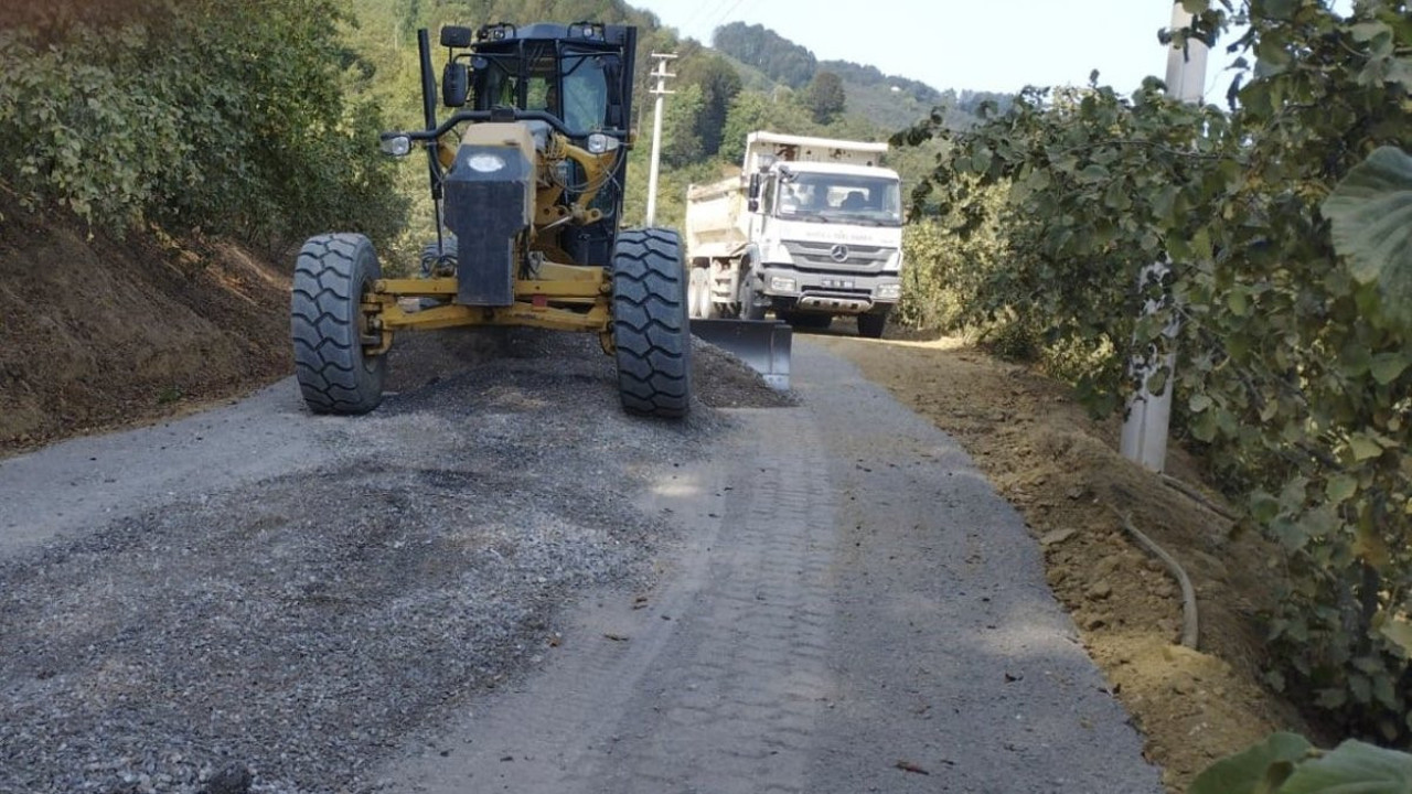 Köylerde asfalt çalışmaları devam ediyor