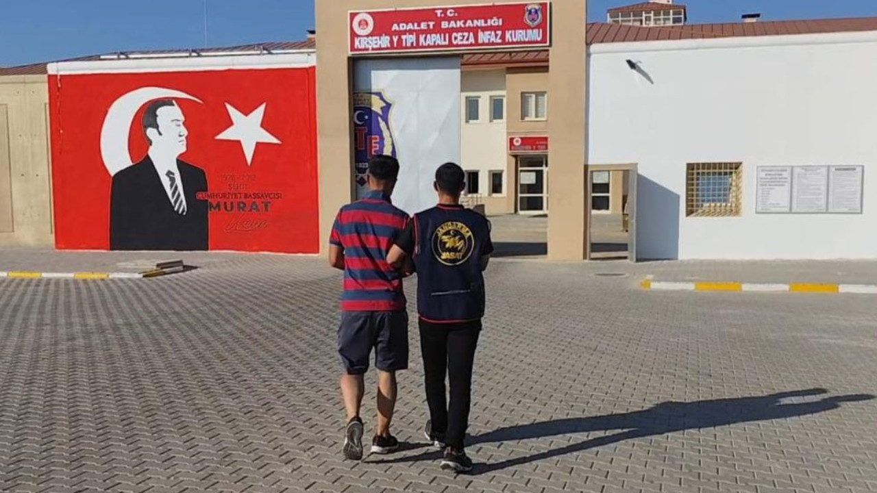 Kıyafet değiştirerek tanınmamaya çalıştı ancak jandarmadan kaçamadı!