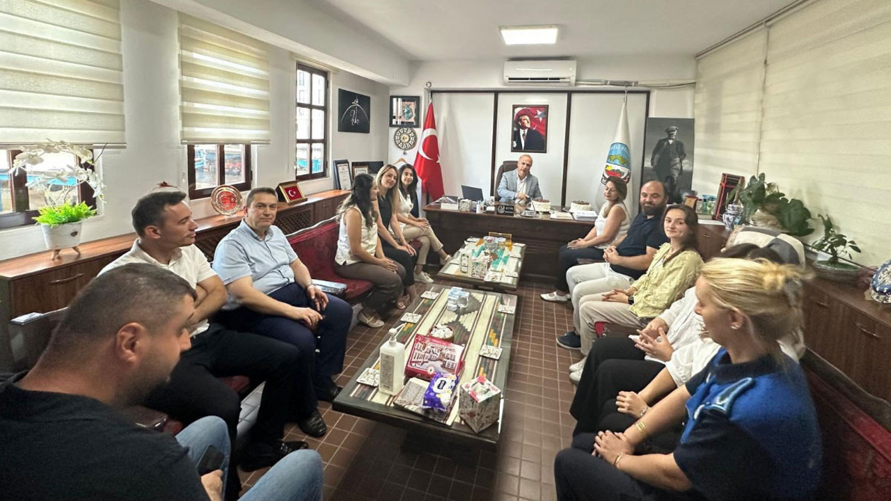 Osmaneli Belediye Başkanı Torun'u personeli doğum gününde yalnız bırakmadı