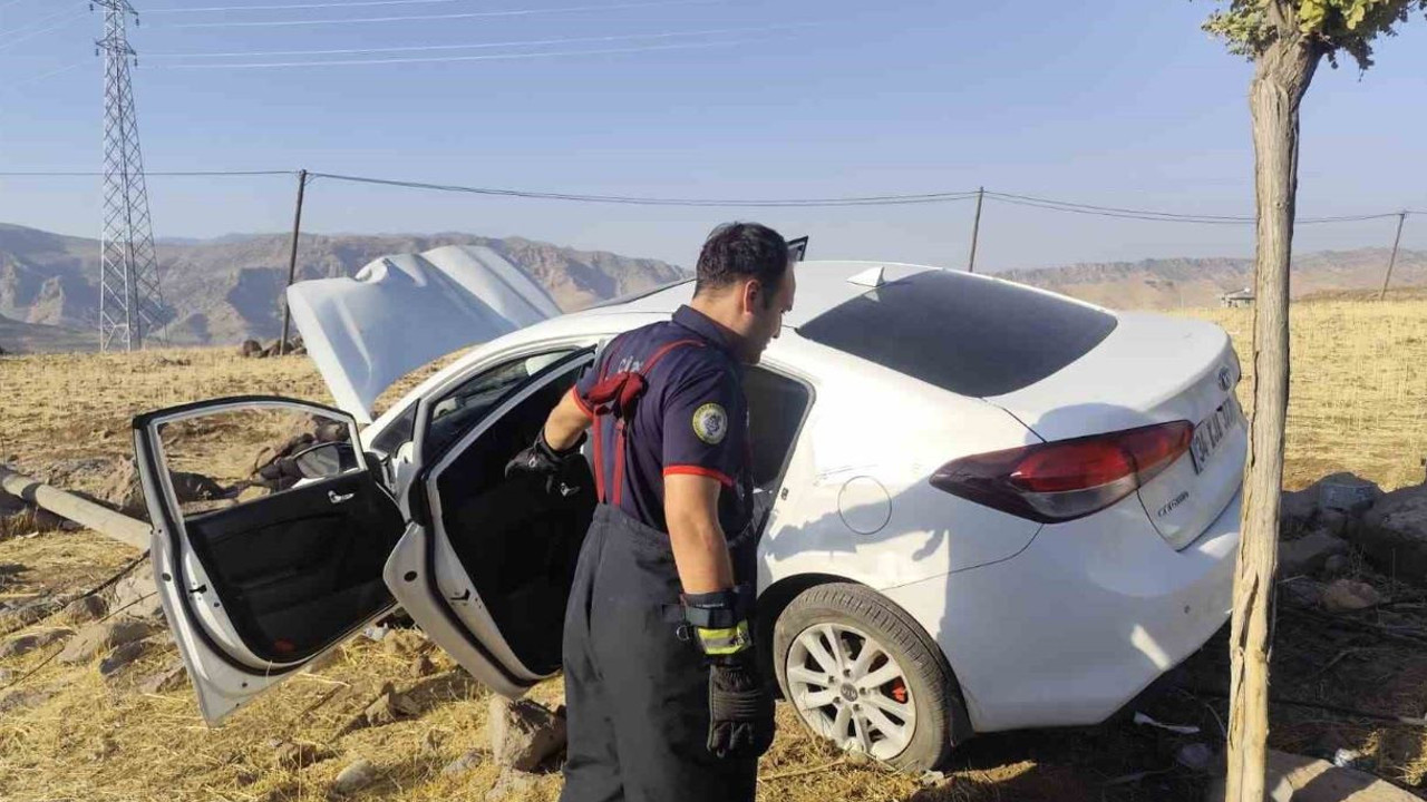 Cizre’de otomobil yol kenarına savruldu: 3 yaralı