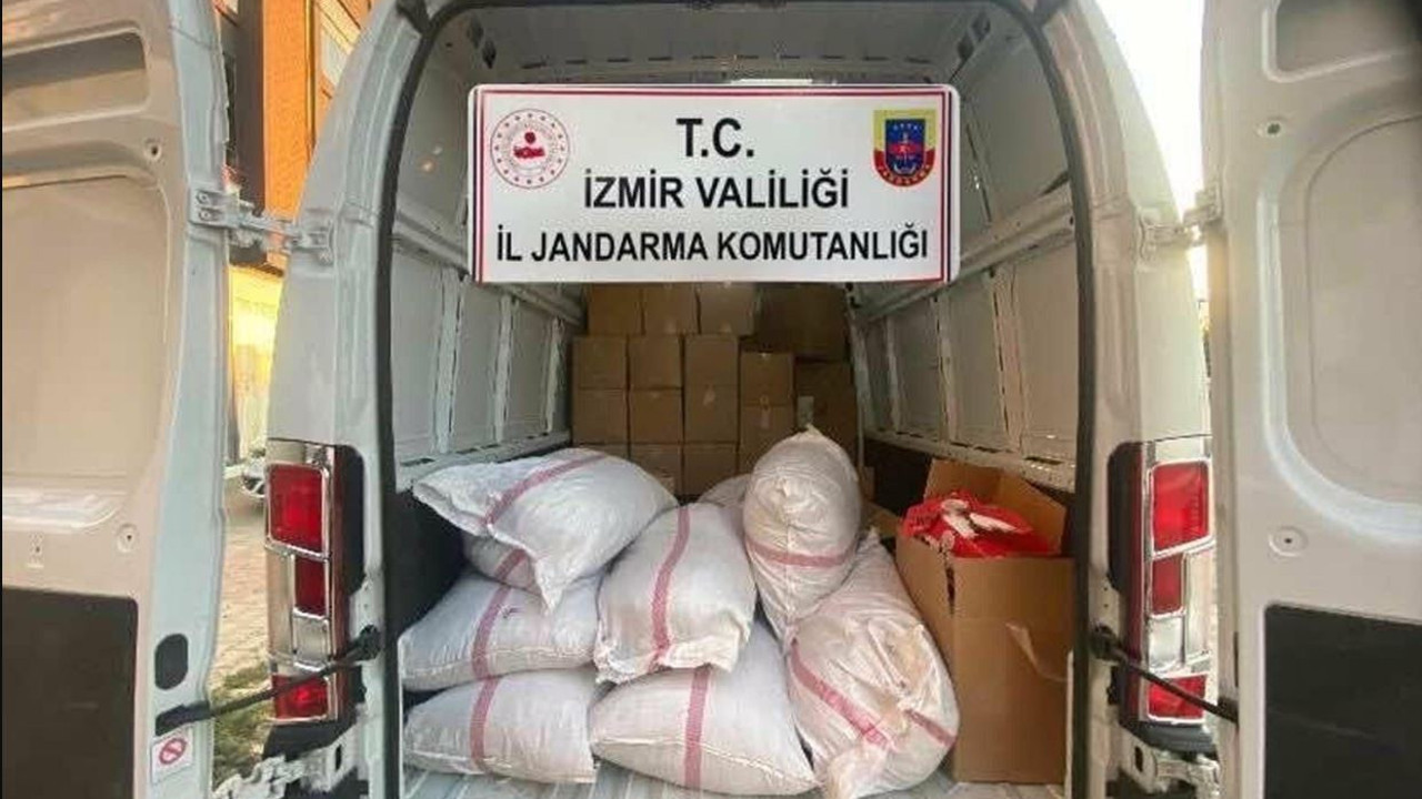 İzmir'de kaçak tütün operasyonu: 4 gözaltı