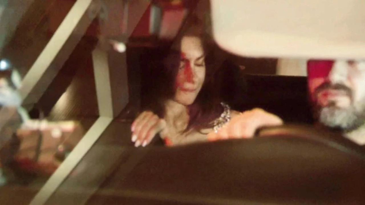 Nesrin Cavadzade Bebek'te erkek arkadaşıyla objektiflere takıldı