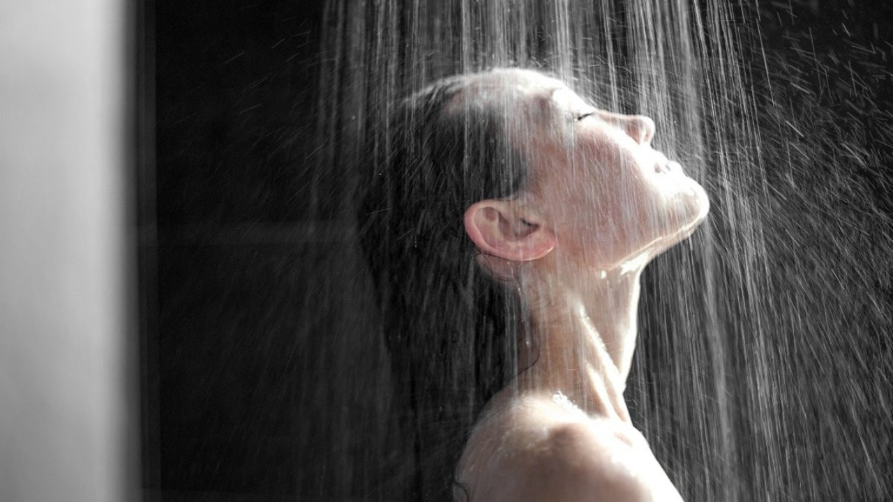 Uzman isim uyardı! Soğuk duş kalp hastaları için riskli olabilir