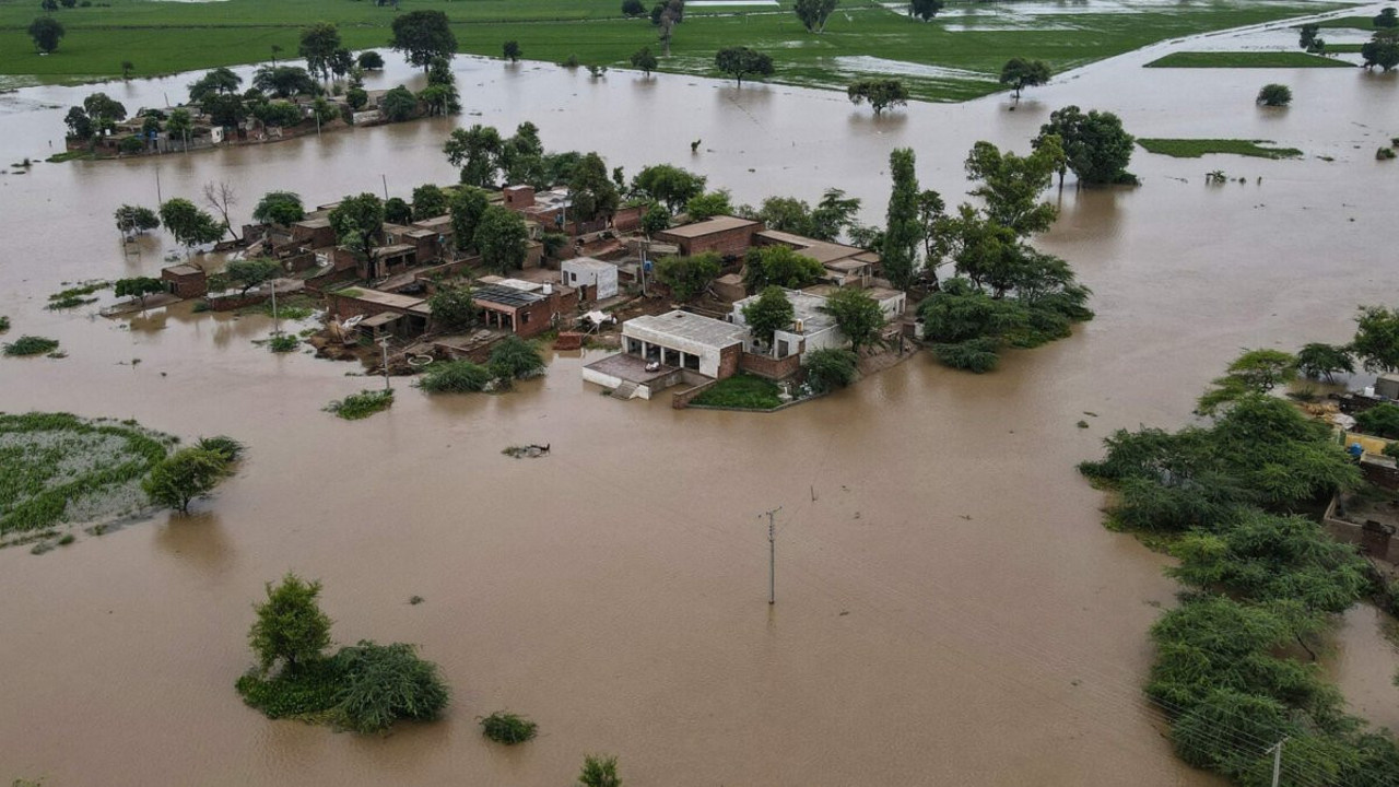 Hindistan'da sel felaketi: Binlerce kişi tahliye edildi, ordu harekete geçti