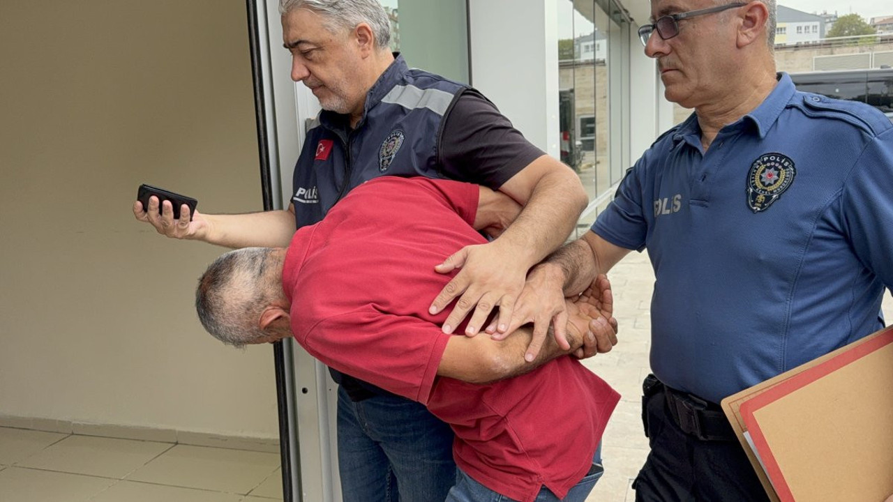 Tramvayda fotoğraf dayağı