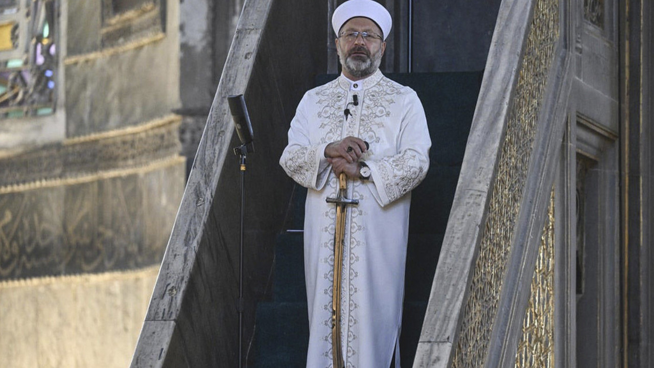 Eski Bakan, Atatürk’ü unutan Diyanet'i ve Başkan Ali Erbaş'ı yerden yere vurdu!