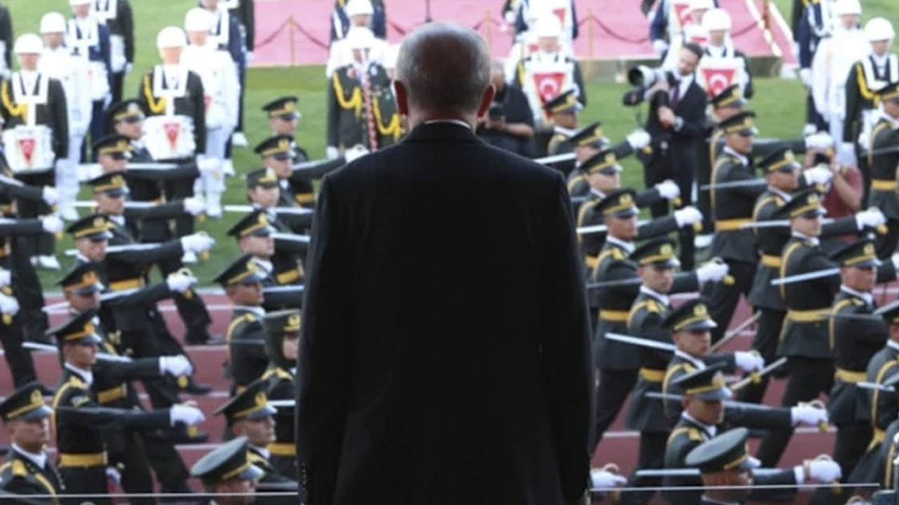 Mezuniyet töreninde skandal, ünlü dizinin müziği çalındı! Atatürkçü teğmenler ihraç edilmişti... Kılıç çatma töreni yapılmadı...