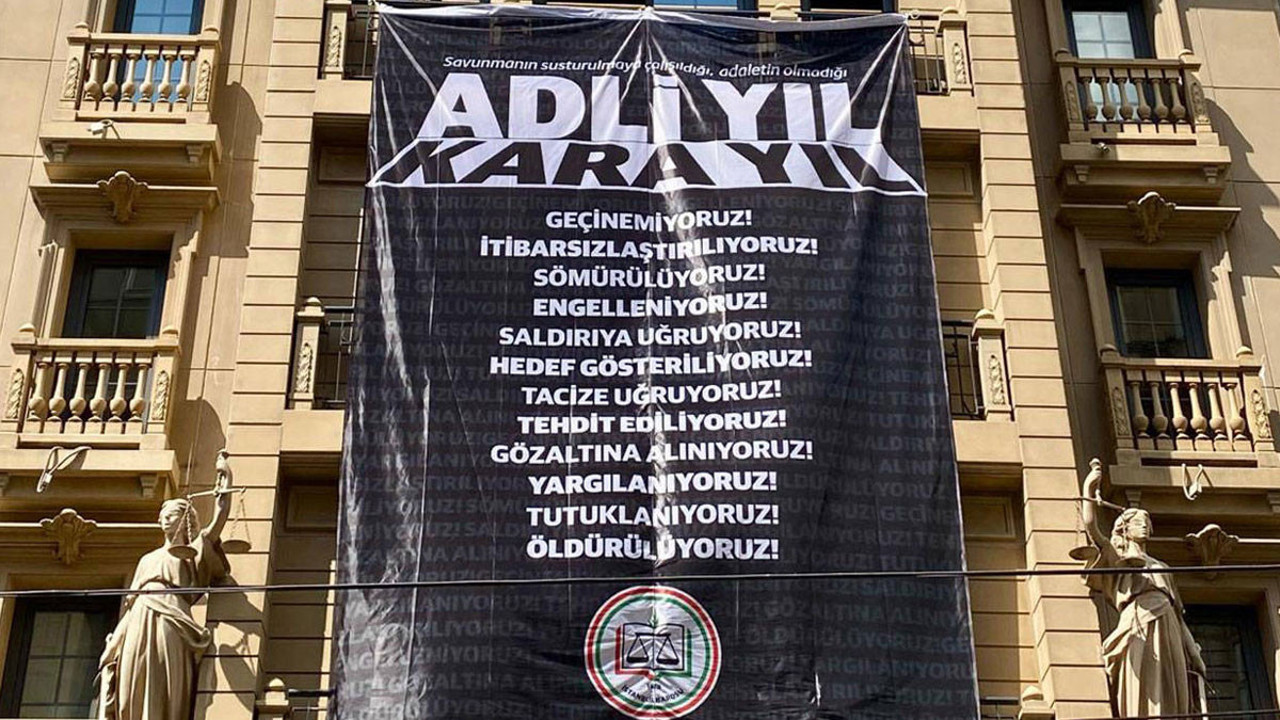 Barodan adli yıl açılışına pankart