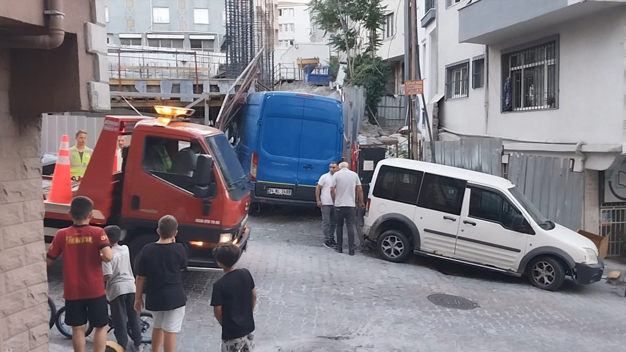 İstanbul’da feci kaza! Fren yerine gaza bastı! Ortalık savaş alanına döndü