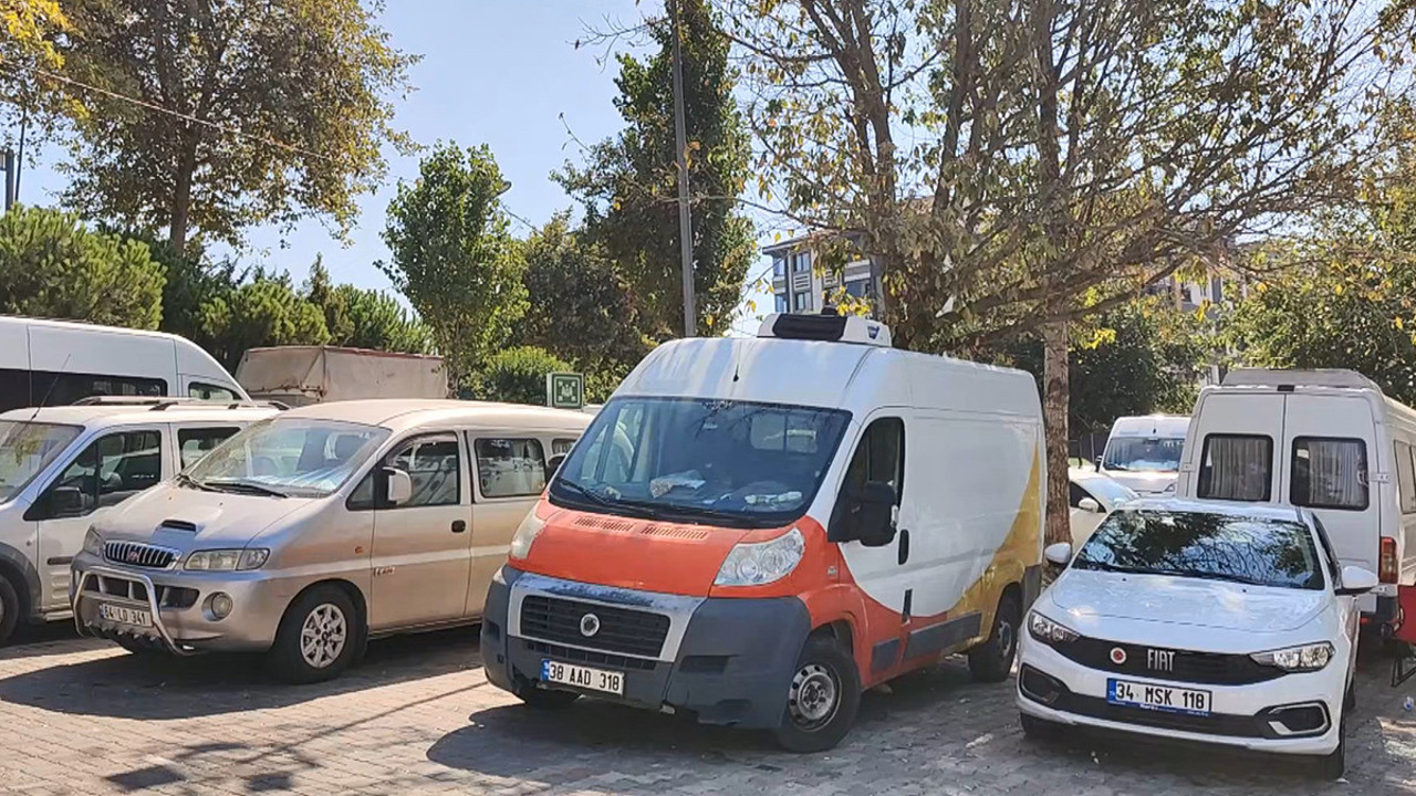 İstanbul-Esenler'de park halindeki 4 aracın camını kırarak hırsızlık yaptılar