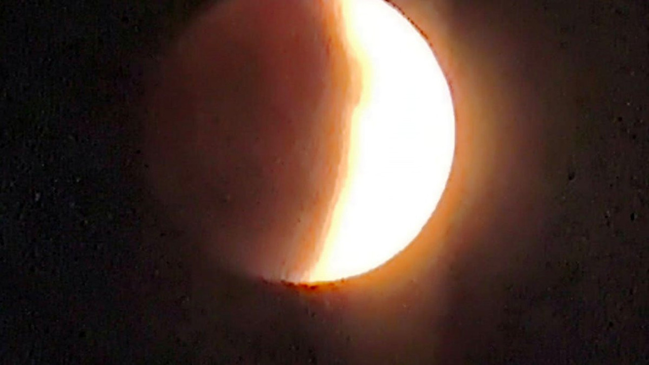 'Ay tutulması' Hakkari'de net bir şekilde izlendi