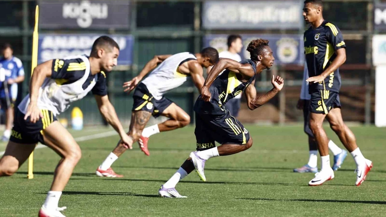 Fenerbahçe açıkladı! Yıldız oyuncu resmen takımdan ayrıldı