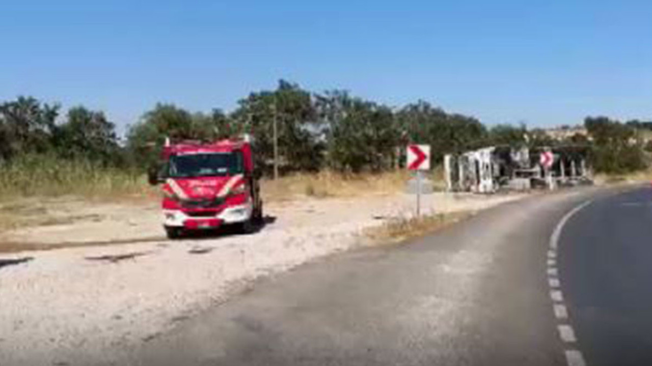 Amonyum nitrat yüklü tanker devrildi
