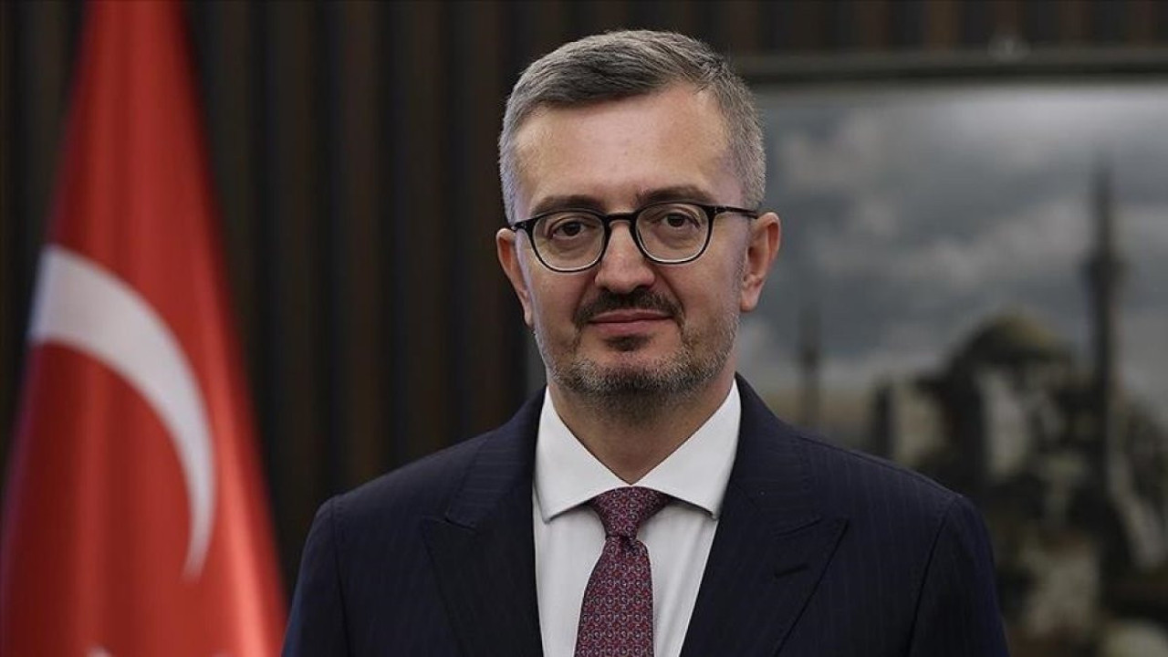 İletişim Başkanı Duran A Milli Erkek Basketbol Takımı'nı kutladı