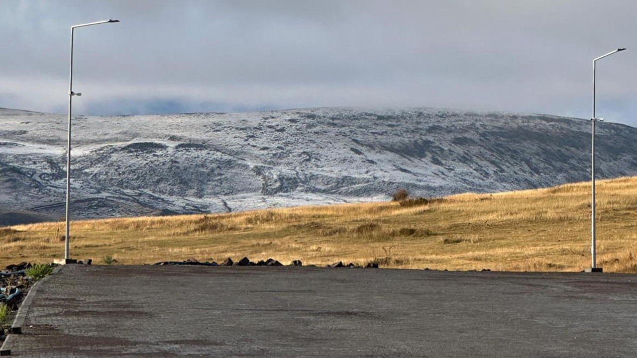Beyaz örtü şaşırttı! Yaylalar kışa döndü