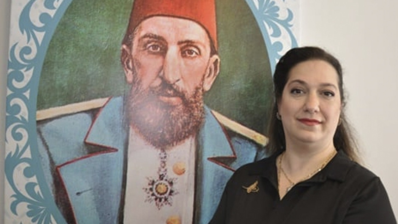 Osmanlı torunu iktidarı yerden yere vurdu! Sosyal medyanın gündemine oturdu…