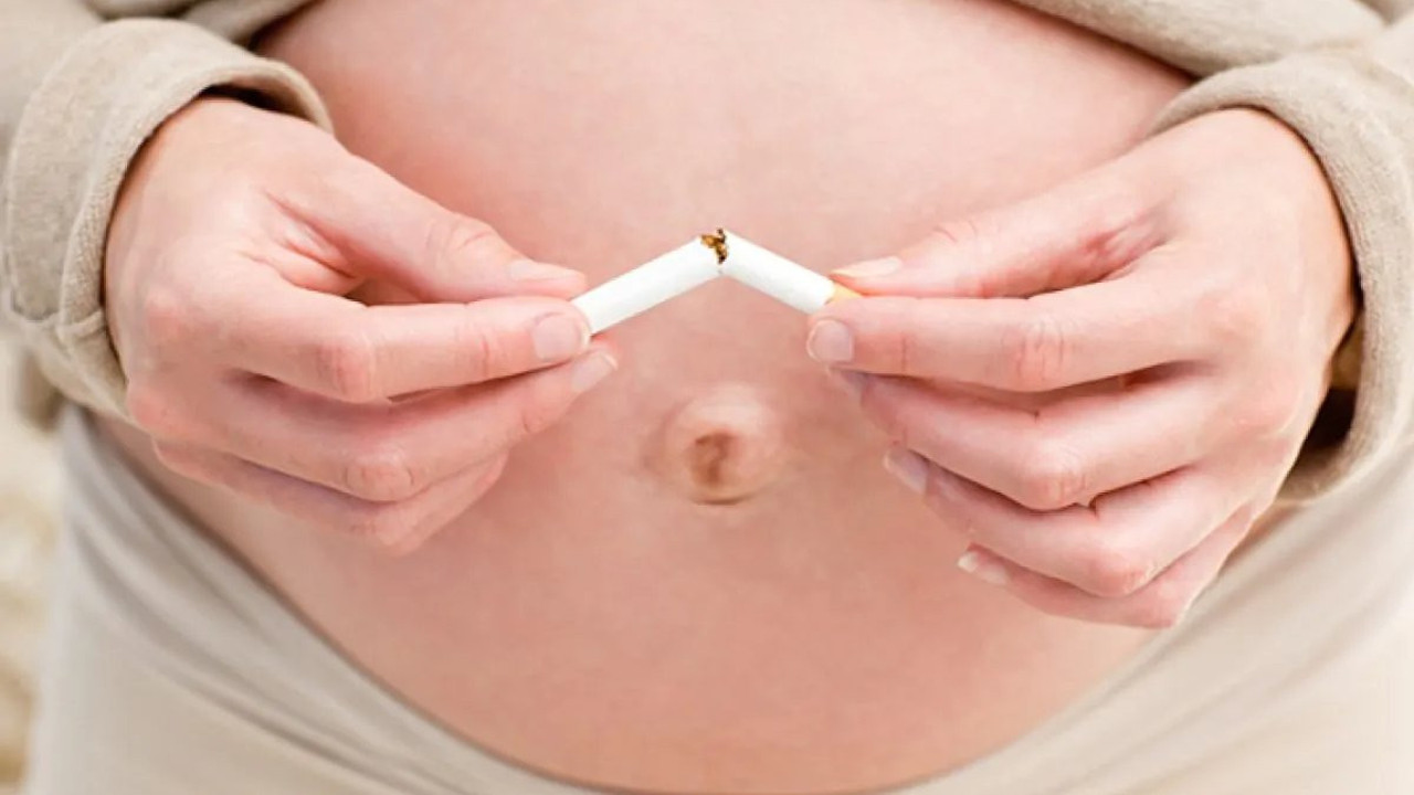 Annenin sigara içmesi bebeği boğuyor! Zehirlenme ve uzun vadeli akciğer hasarı!