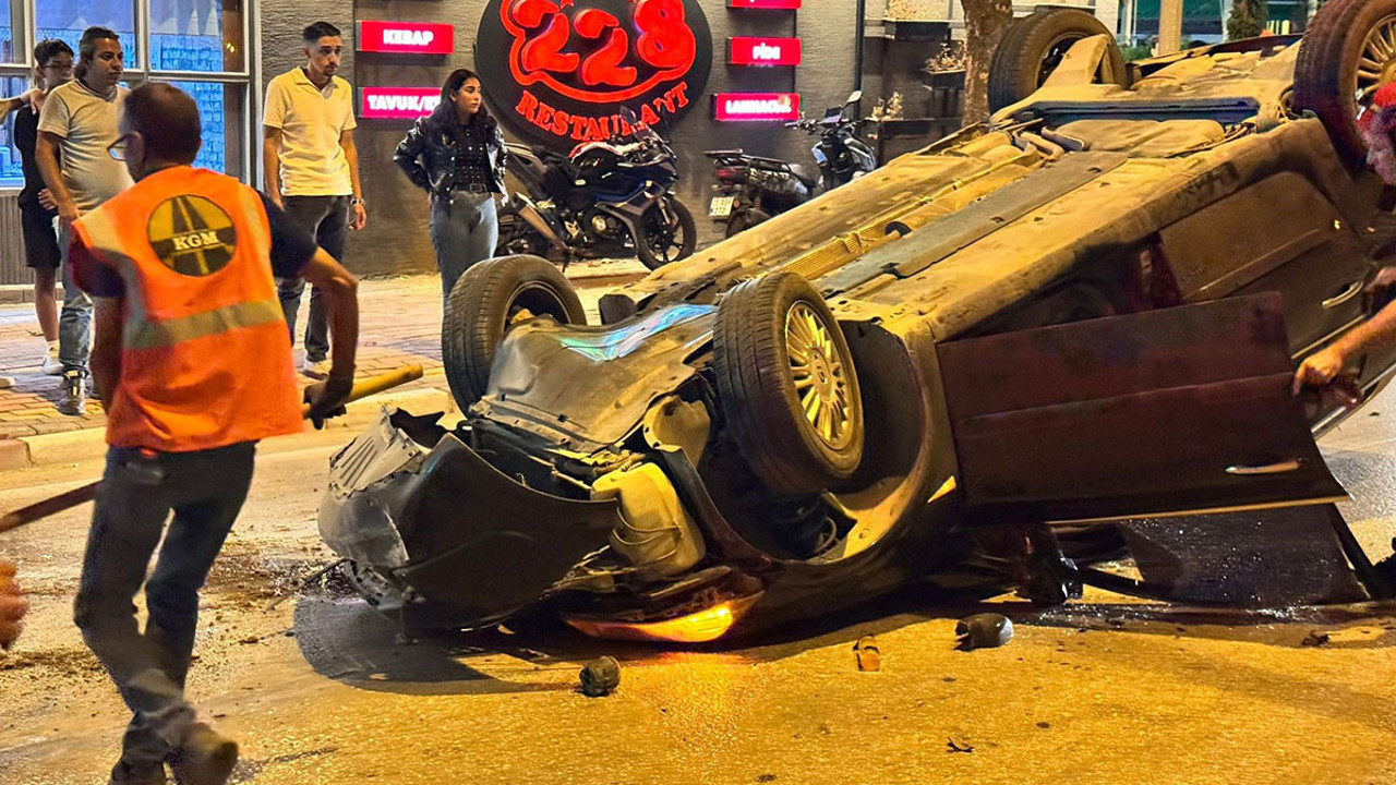 Orta refüje çarpan otomobil takla attı: 1 yaralı