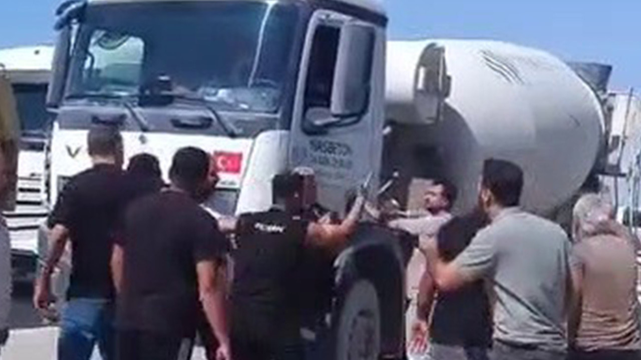 Trafikte Çıldırdı! Öfkesini beton mikserinden çıkardı