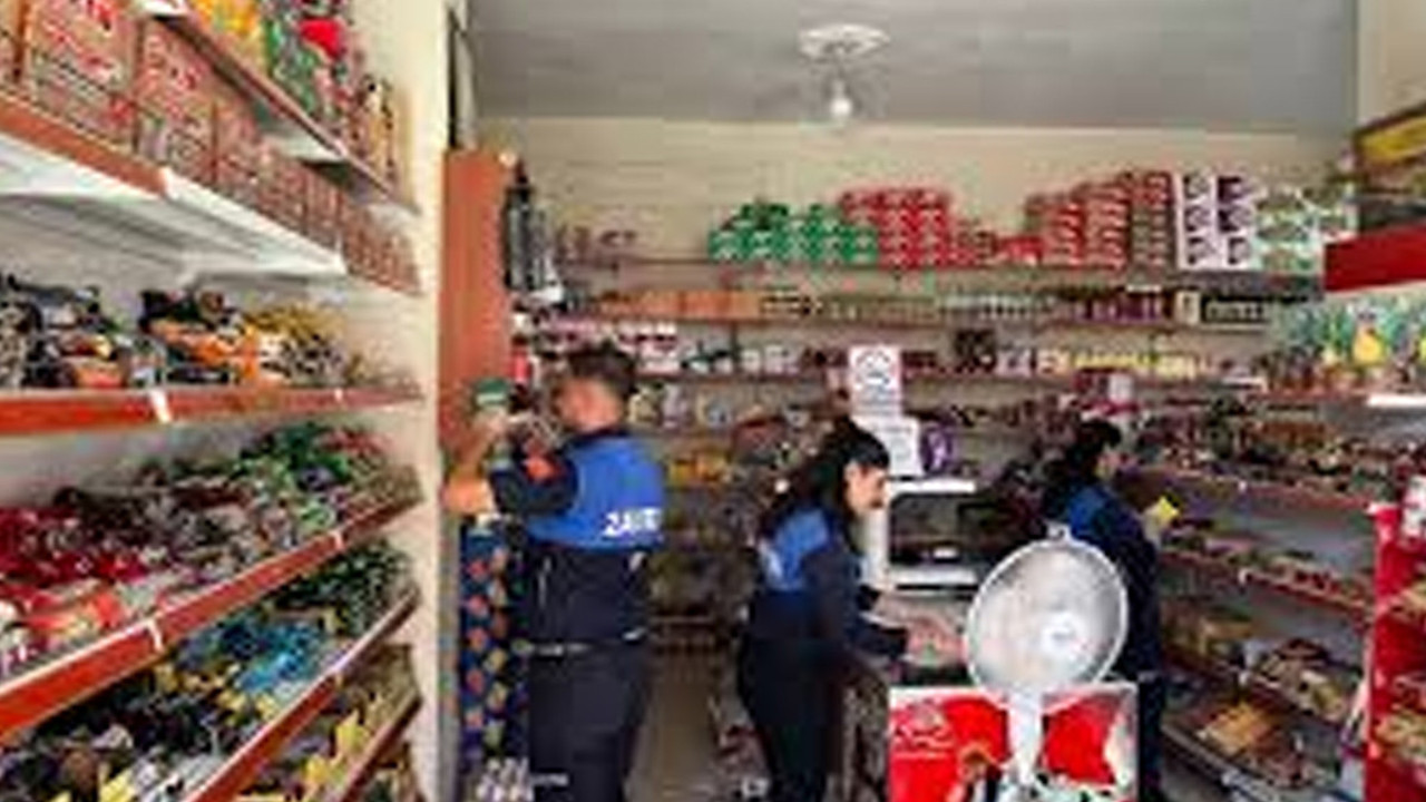 Zabıtadan şok denetim! Ürünlerin son kullanma tarihi geçmiş