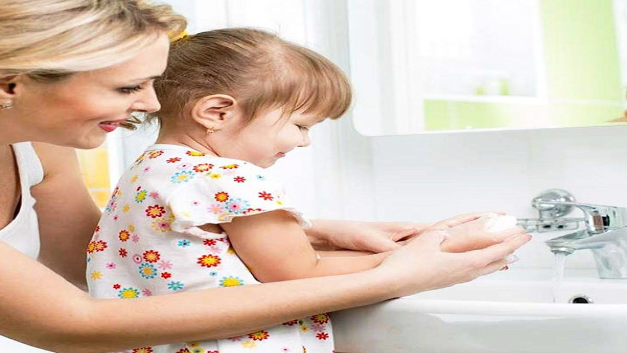 Çocuklara el yıkama alışkanlığı kazandırılmasının büyük faydalarını uzmanlar anlattı
