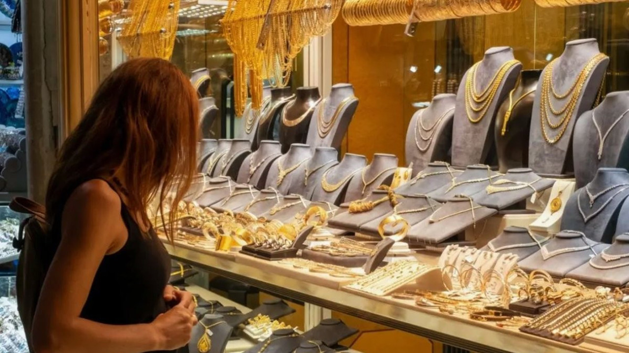 Altında bugün kıyamet kopacak. Kuyumcularda izdiham yaşanıyor