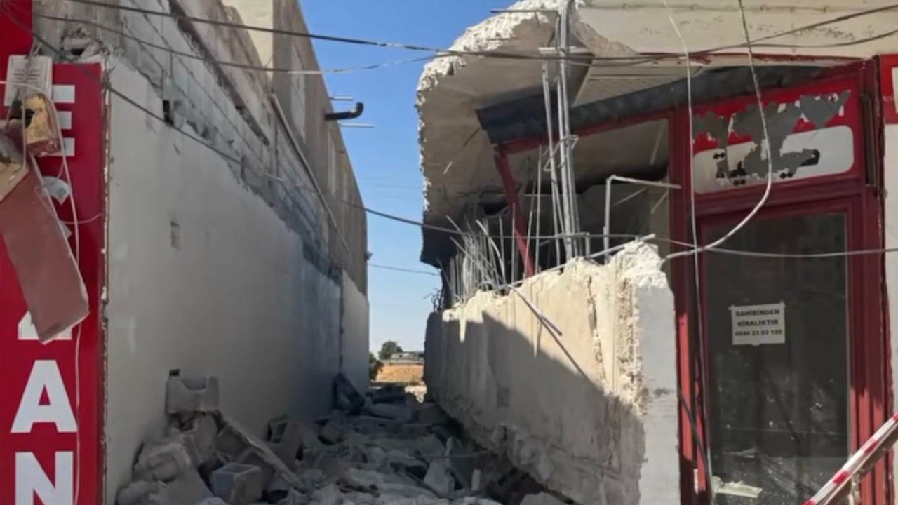 Tadilat sırasında tavan çöktü! İşçi molozlar arasında kaldı