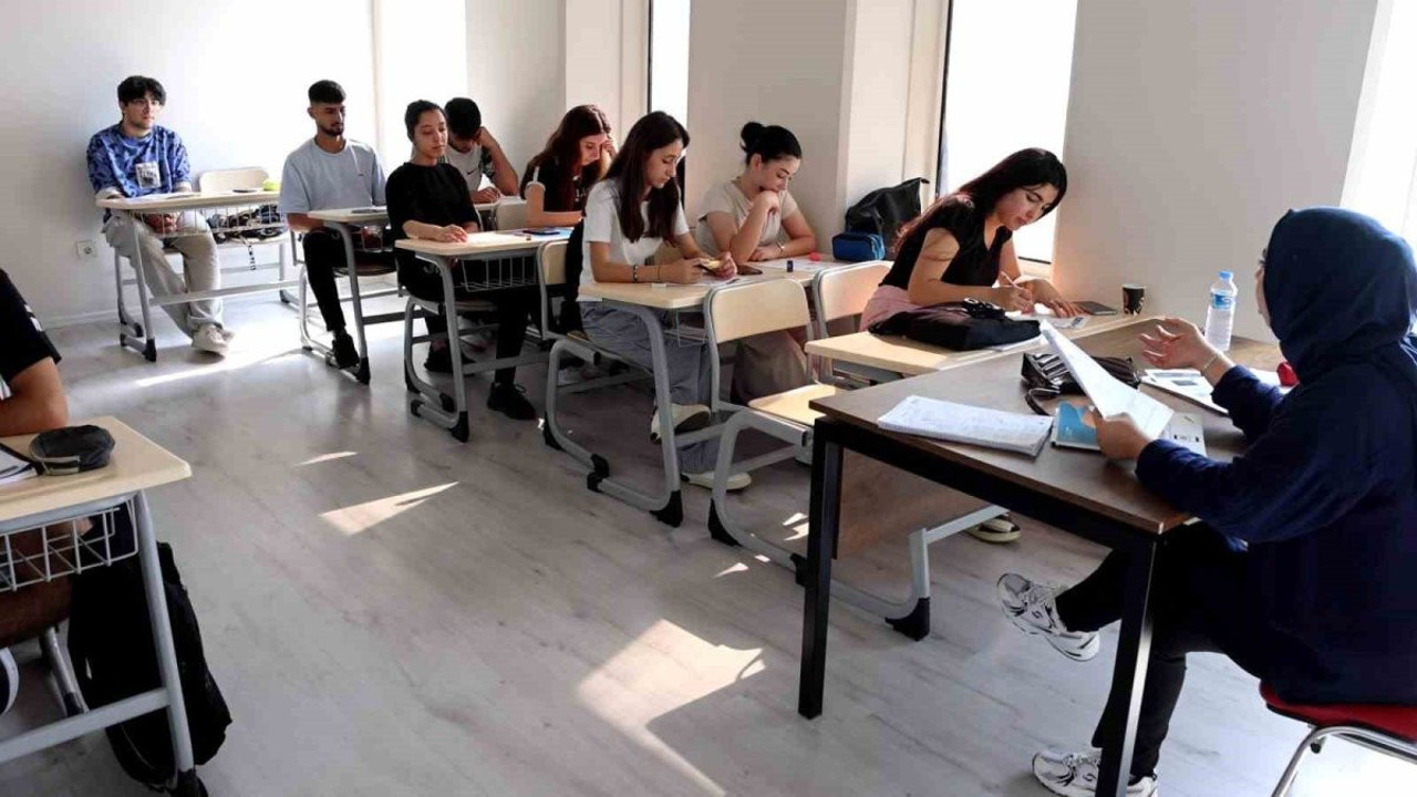 Akdeniz'de ücretsiz üniversite hazırlık kursu